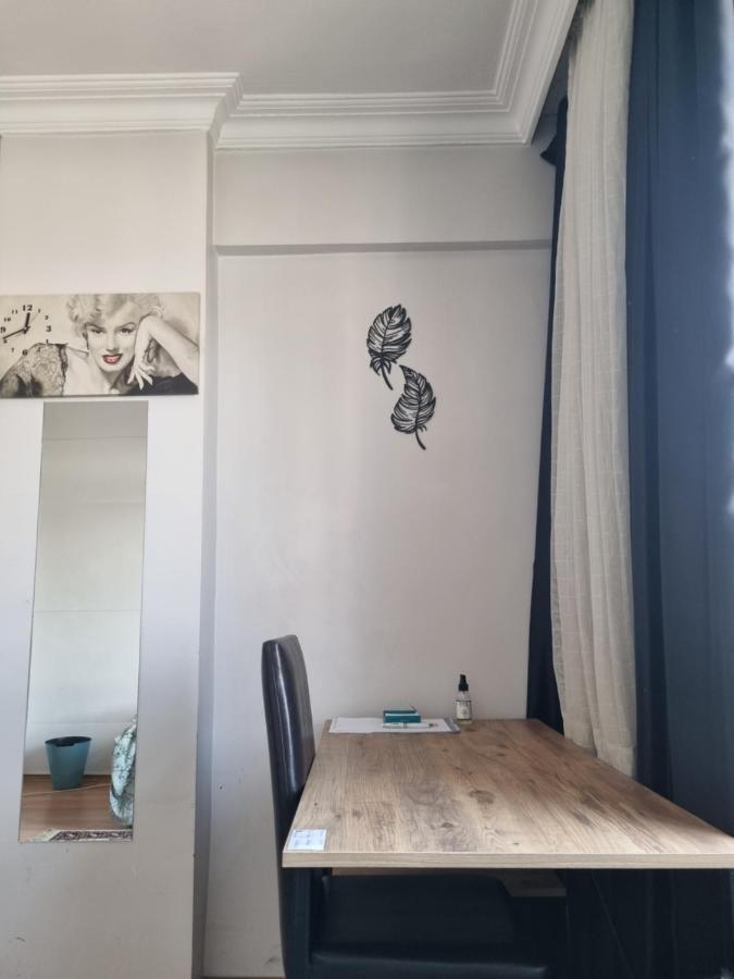 A Single Room in Home, одноместная комната в доме, Chambre simple, Habitación individual Истанбул Екстериор снимка